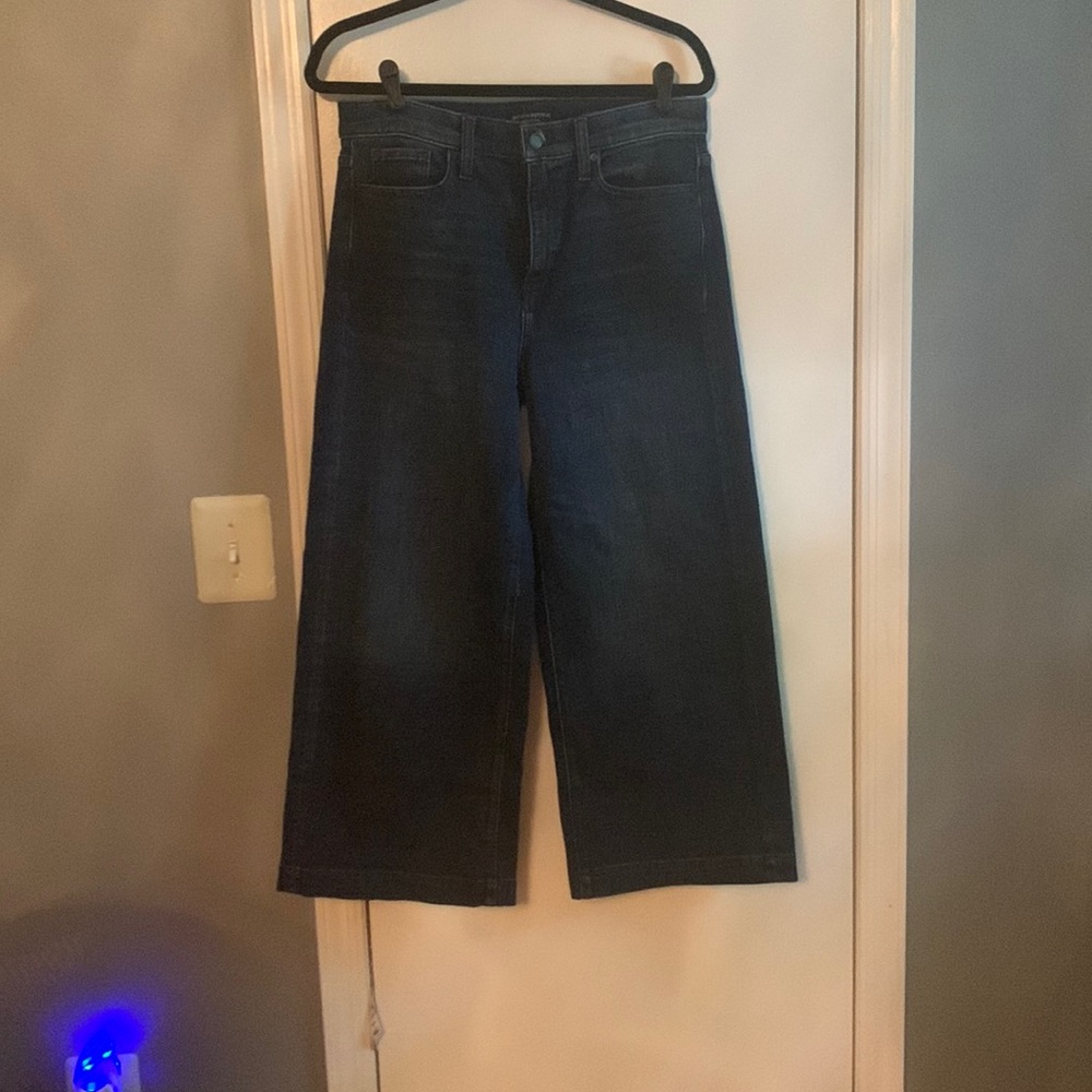 Banana Republic High Rise Wide Leg cropped jeans. Size 28.